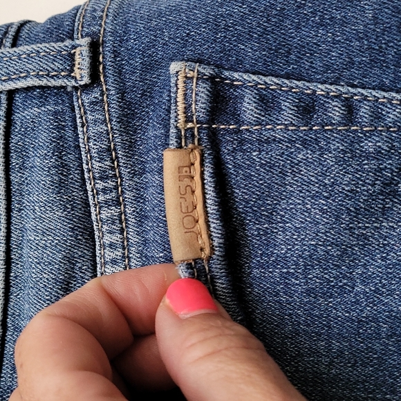 Joe's "the Ozzie" 4" cutoff distressed denim shorts, size 24 - Picture 3 of 6